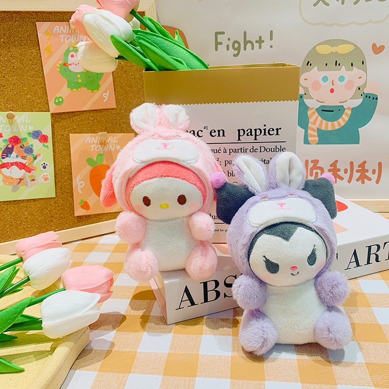 Wholesale of cartoon dolls, plush rabbit ears, stuffed toys, backpacks, pendants and accessories, toys, schoolbags, keychains and pendants Application Scenario