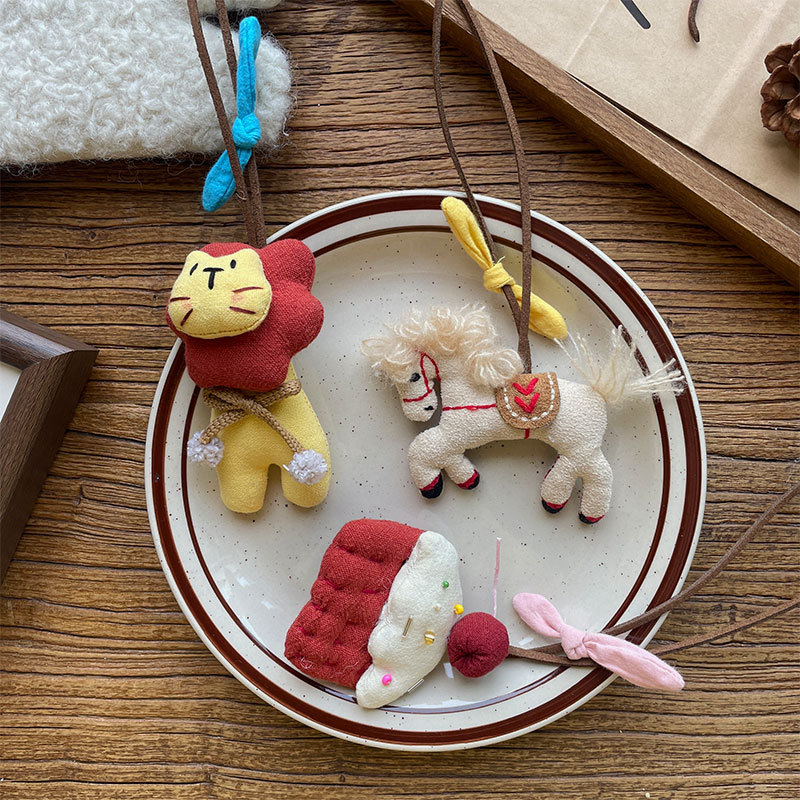 新款韩系手工布艺儿童手作项链秋冬氛围感穿搭配饰挂脖卡通装饰链