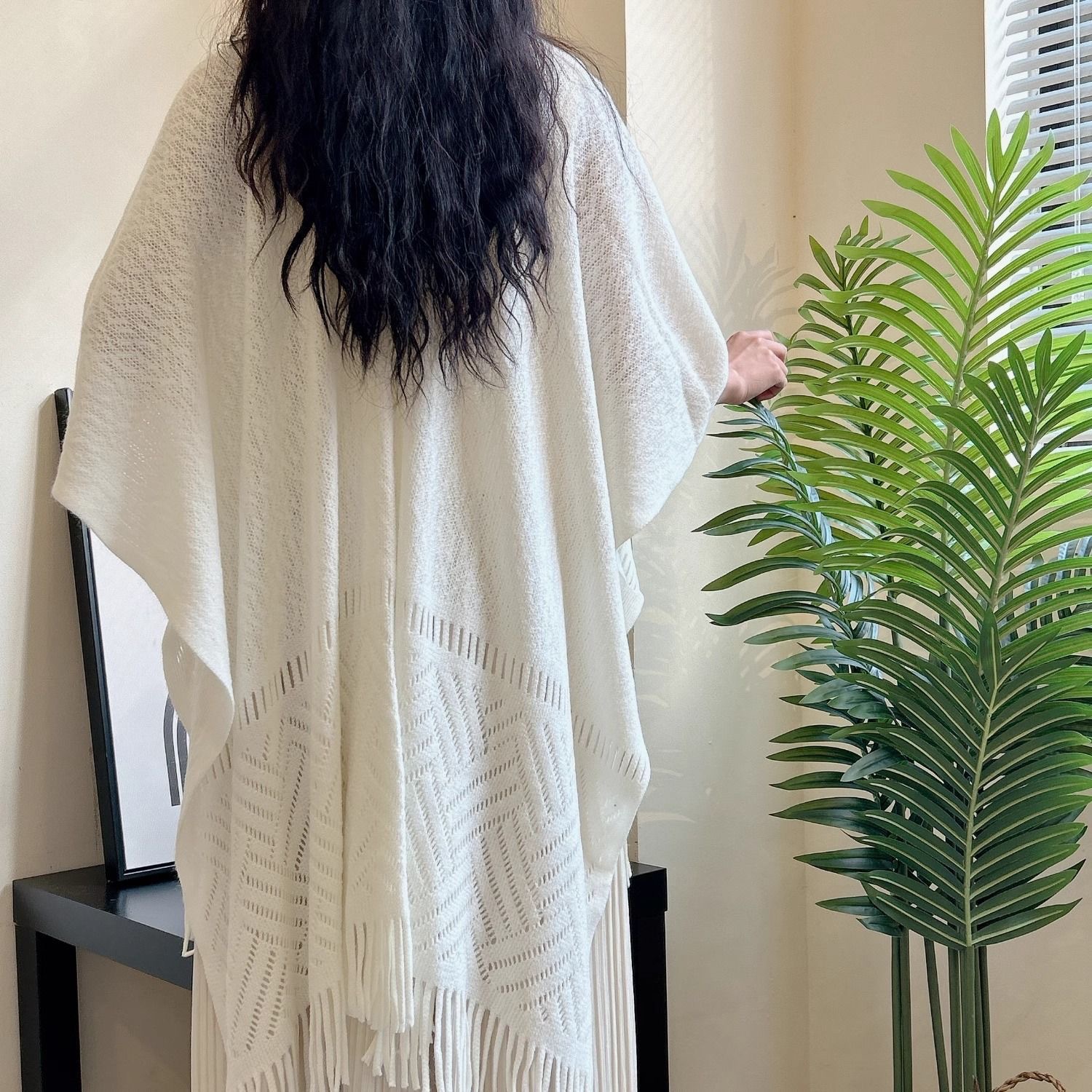 One-piece consignment for air-conditioned rooms in 2025, thin office summer shawl, women's hollowed-out autumn and winter fashion outerwear, cheongsam, white cape style, street stall wholesale Specification image