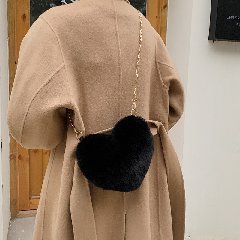 Solid-color plush heart bag, new winter 2024 fashion chain crossbody bag, single-shoulder furry armpit bag for women's cross-border travel details Picture