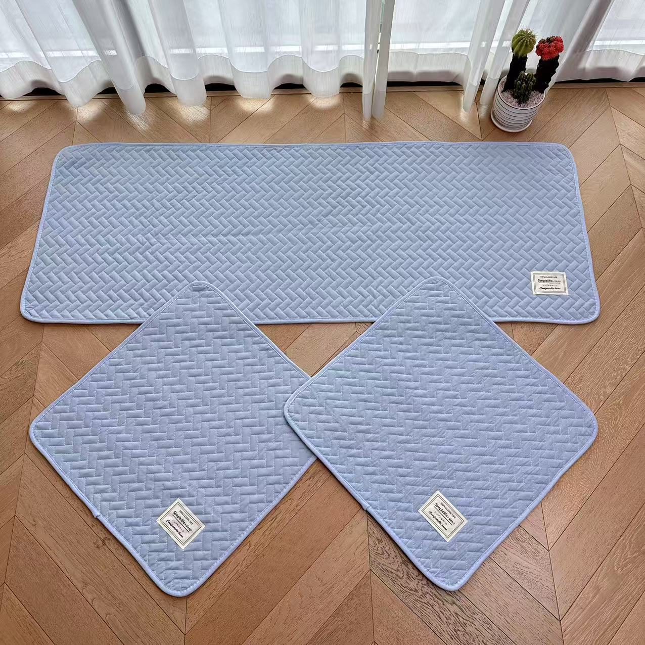 New soft cotton quilted floor MATS, floor MATS, anti-slip MATS, thickened machine washable pet MATS, fabric MATS, car MATS Application Scenario