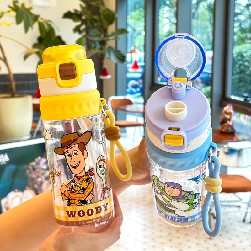 Sanrio family cartoon cute spray water cup, light luxury high appearance level women Tritan portable double-drinking straw cup Application Scenario