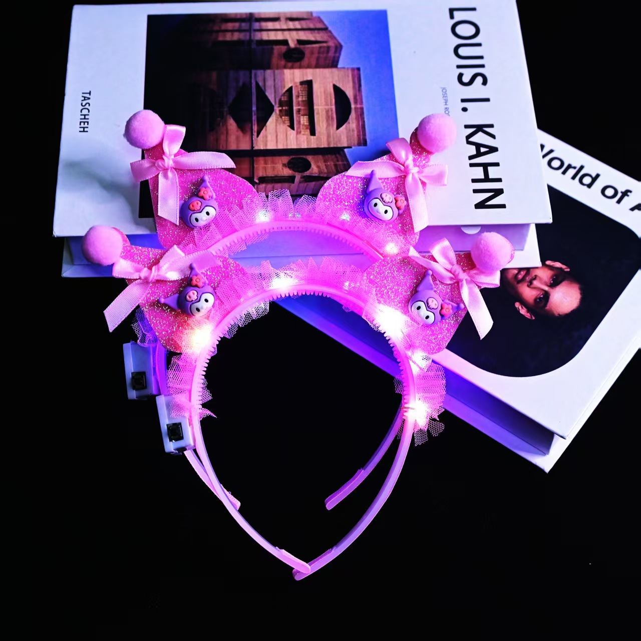 Princess Lolita Kumi's headwear is a cute headband for taking photos. It's a perfect hair band that won't strangle or break your hair Specification image