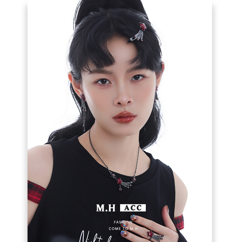 The "Crimson and Black Meteor" series earrings for women, 2026 new original design, fashionable, versatile and high-end 925 silver needle earrings details Picture