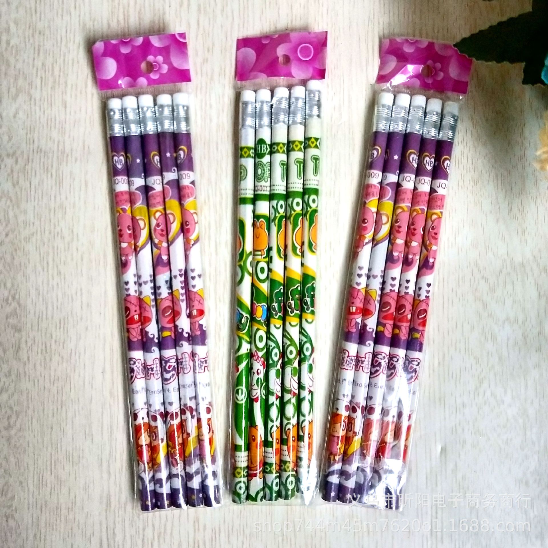 A pack of 5 student cartoon erasers and pencils, HB pencil writing tools, at a one-yuan store Specification image
