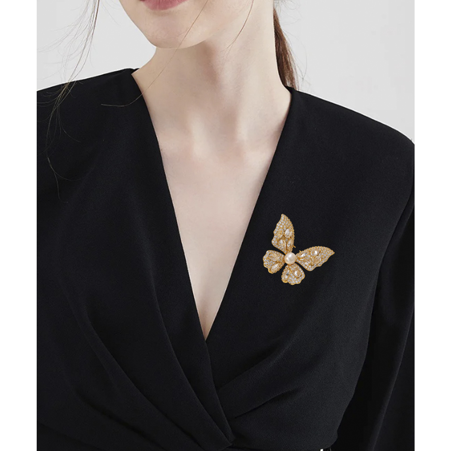 Hyacinth Butterfly brooch, high-end women's light luxury exquisite pearl brooch, suit jacket pin, elegant and stylish autumn and winter accessory details Picture