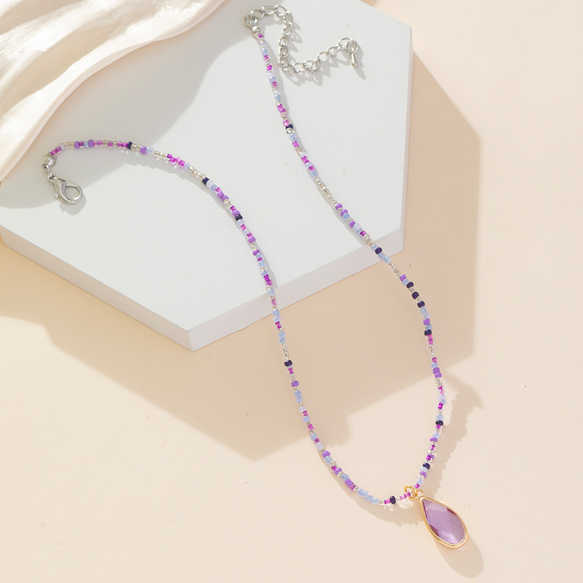 Wholesale of new internet-famous fashionable purple water drop beaded collarbone chain, light luxury and elegant women's neck chain, sweet necklace accessories Application Scenario