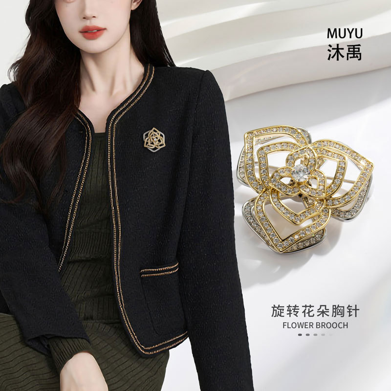 Simple and versatile rotating mountain CHA flower brooch, a fashionable and light luxury style plant and flower brooch with a niche and high-end feel