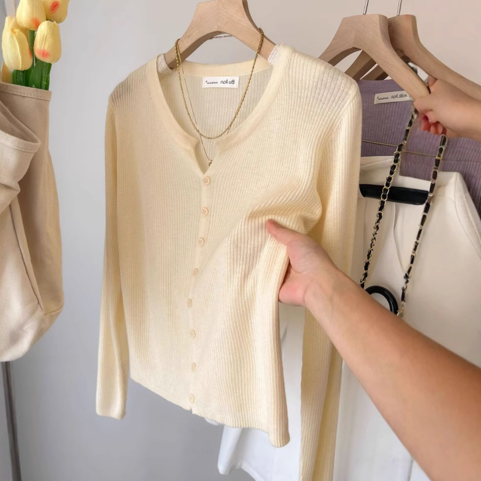 A short woolen cream-colored knitted coat for women, a long-sleeved cardigan for spring and autumn, and a chanel-style innerwear with a base layer details Picture