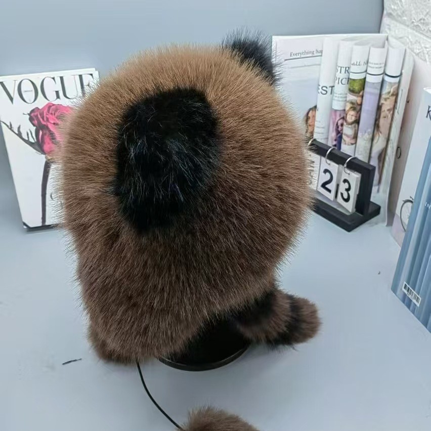 A thickened, warm, windproof and ear-protecting cap made of fox-like fur, little bear and Yao Yao hat for women to make their faces look smaller in autumn and winter. The big bear is thickened and fleece details Picture