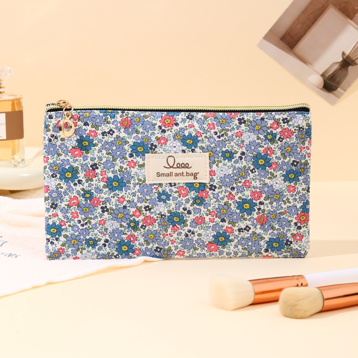 New cross-border women's floral makeup bag, fresh and delicate flower toiletry bag, portable zipper makeup storage bag Specification image