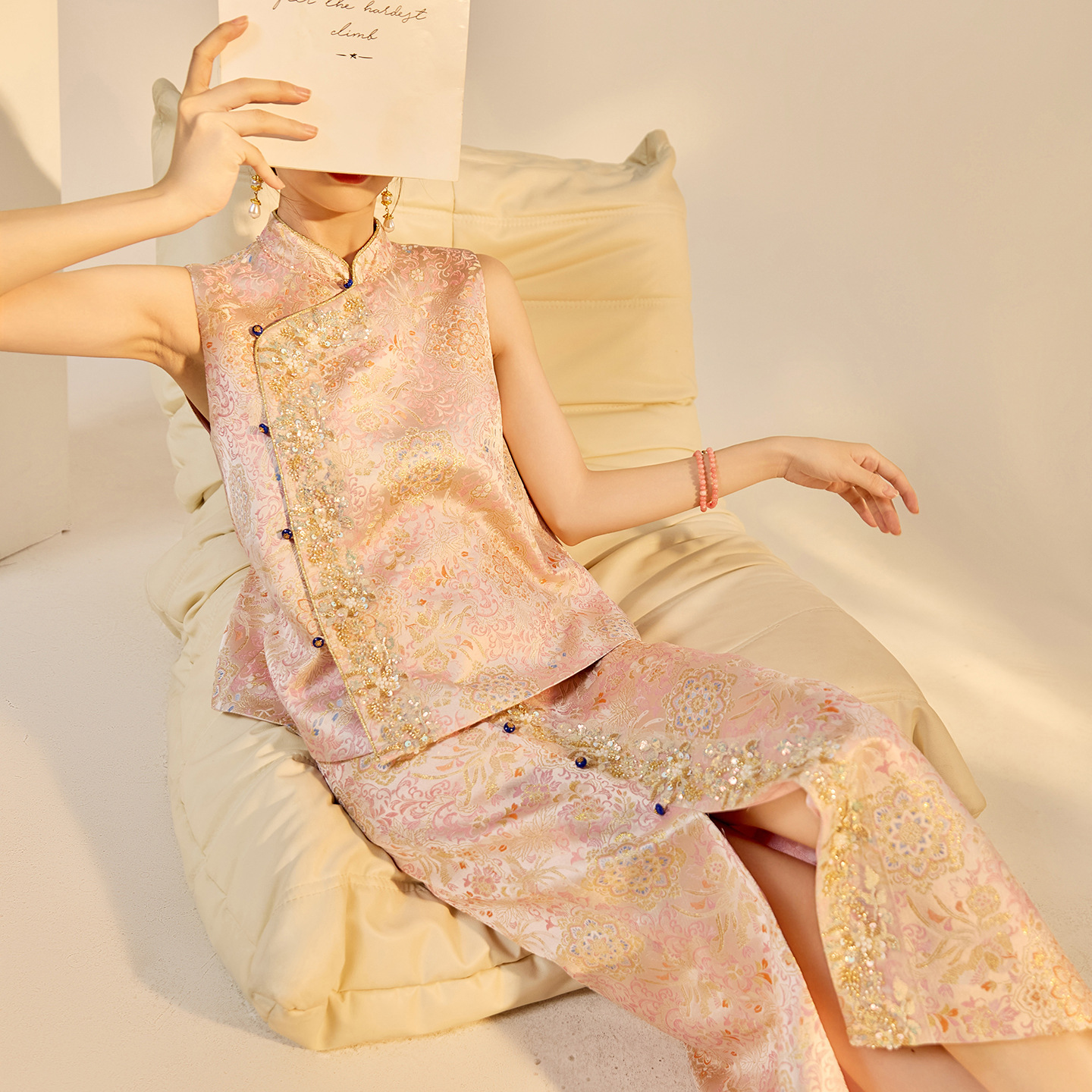 晚礼服/礼服裙/婚庆花女长款气质/大衣女装/秀禾服v领产品图