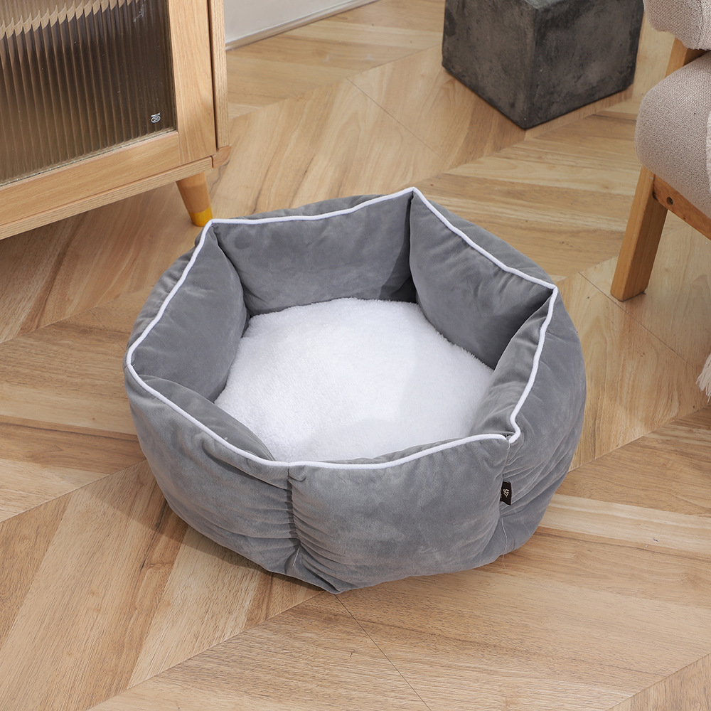 Winter fleece thickened pet sleeping bed, pet thickened Dutch fleece round bed, detachable and washable thickened warm dog bed Application Scenario