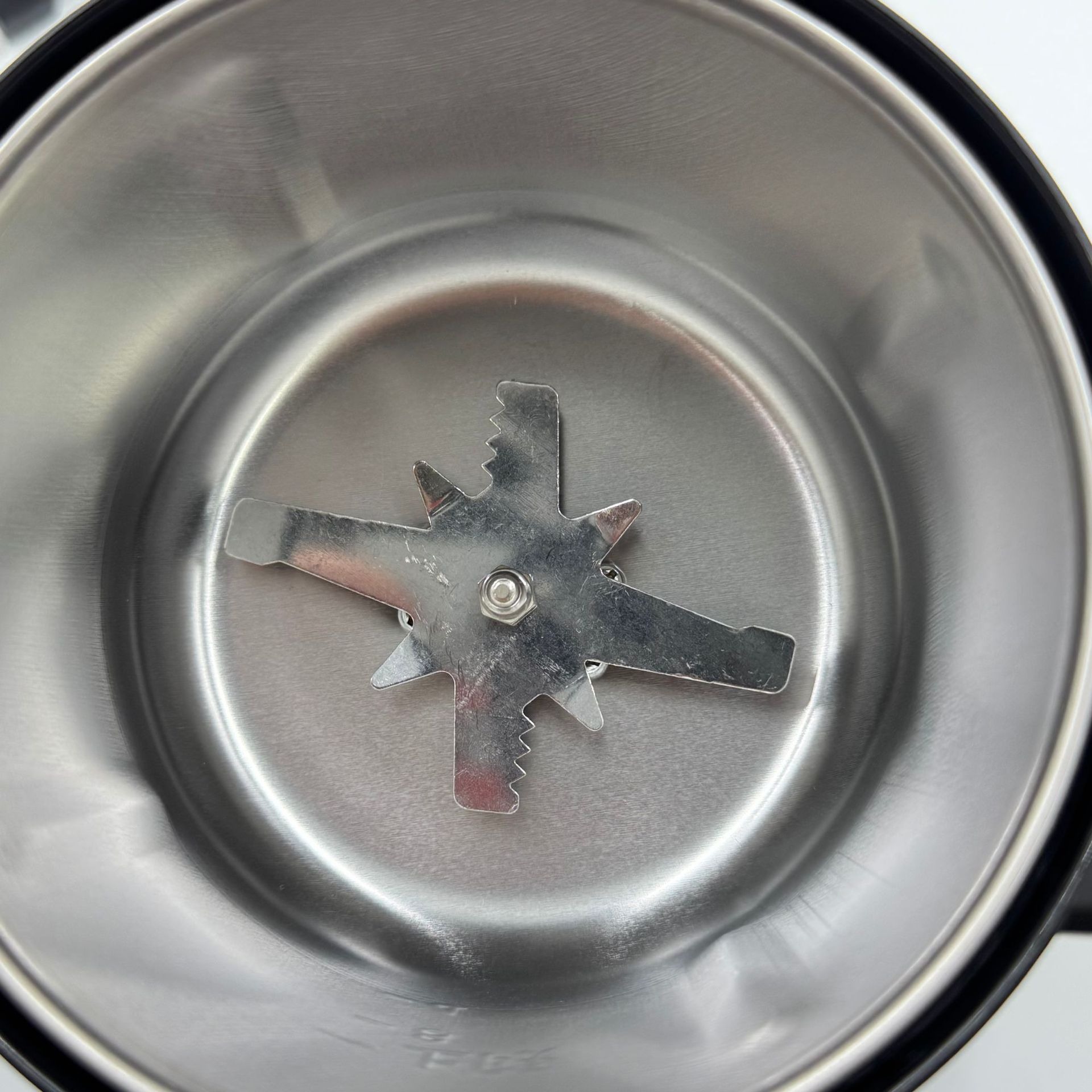 Cross-border grinding machine for foreign trade, household electric stainless steel, ultra-fine grinding of grains, coffee beans, spices and medicinal materials Application Scenario