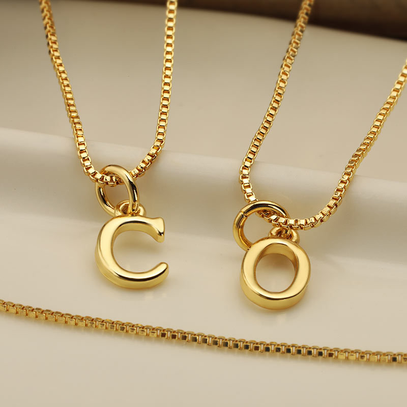 A new 26-letter copper electroplated DIY necklace pendant from Europe and America, a versatile and high-end necklace for women. Wholesale details Picture