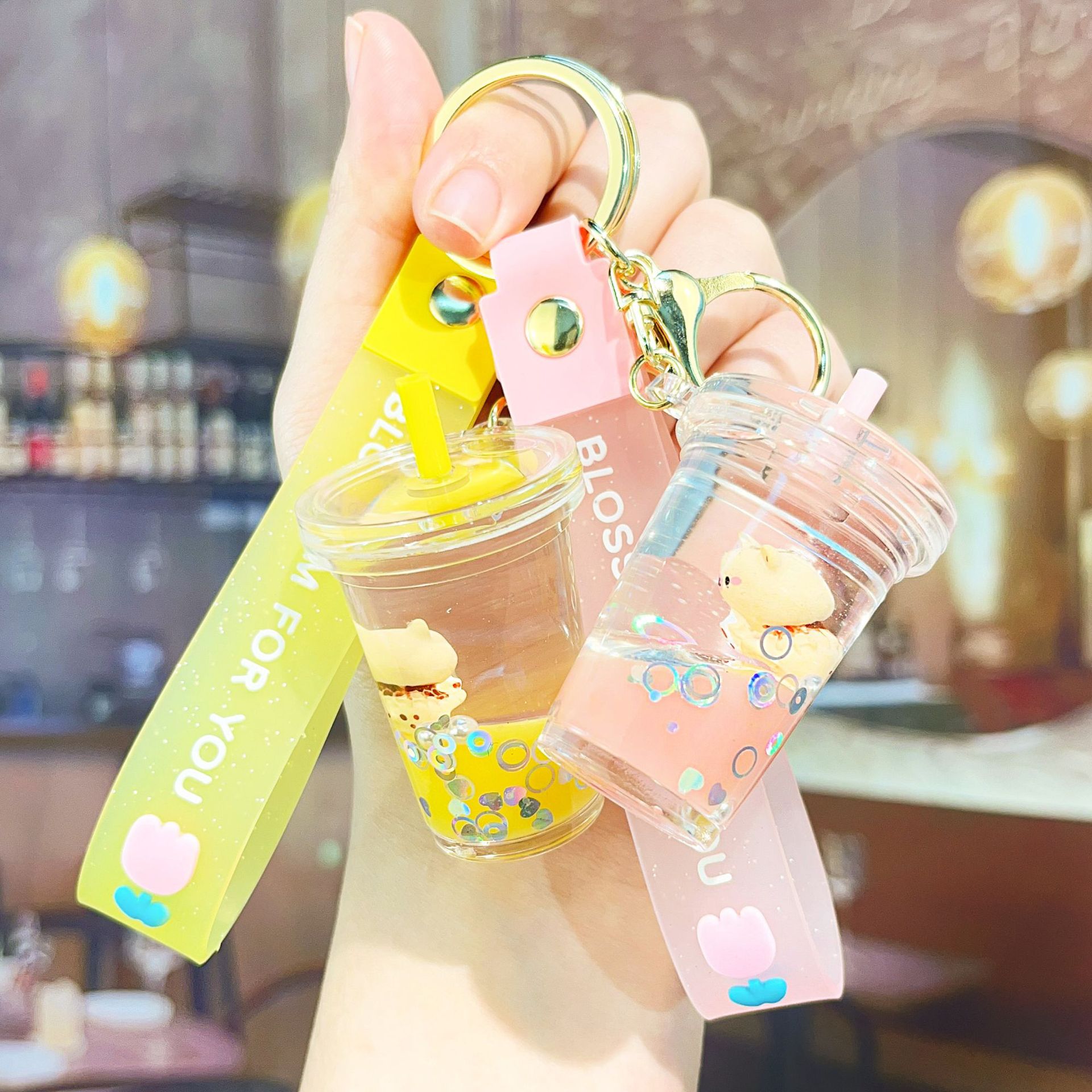 亚克力创意入油小熊奶茶杯钥匙扣情侣可爱流沙挂件漂流瓶钥匙链