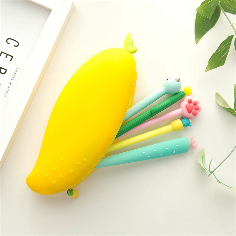 Mango silicone zipper pen case, large-capacity creative simulation fruit pen case, cute and personalized student stationery bag Application Scenario