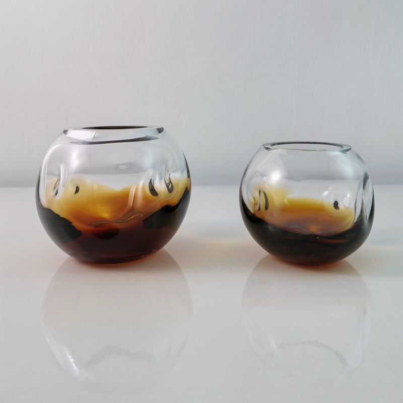 Modern light luxury irregular tea-colored glass vase, sales office, hotel dining table, negotiation table, bedside table, water-growing flower vase details Picture