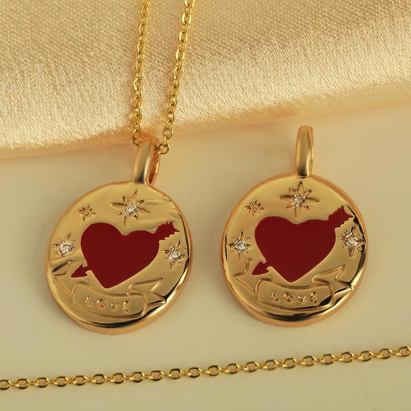 New minimalist women's style, unique and versatile accessories, oil-dripping one-shot heart-piercing pendant, internet-famous elegant necklace, collarbone chain full figure