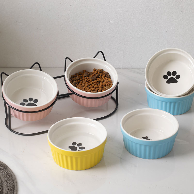 The intelligent cat bowl rack, a pet product, is a special automatic feeder for cats with adjustable height and anti-tipping design Application Scenario