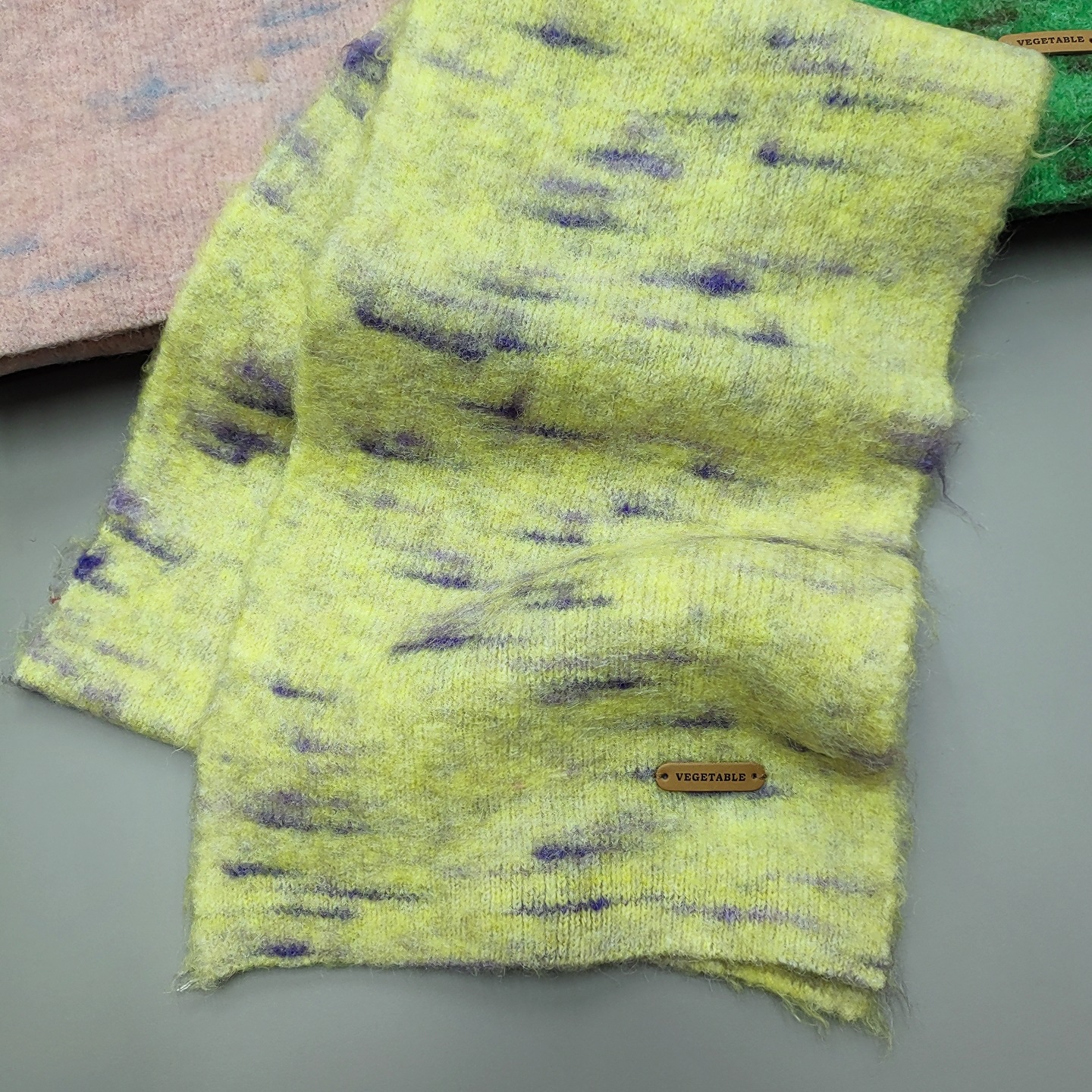 Brushed and textured dopamine pink scarf for women, winter soft and glutinous, ins style, Korean high-end knitted warm wrap Specification image