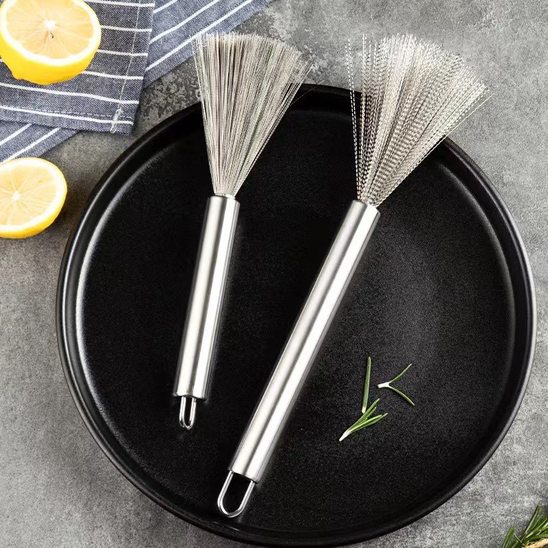 304 stainless steel pot brush for household use, easy to clean and does not accumulate dirt. Long-handled brush, a special pot cleaning tool for the cafeteria and kitchenware Application Scenario