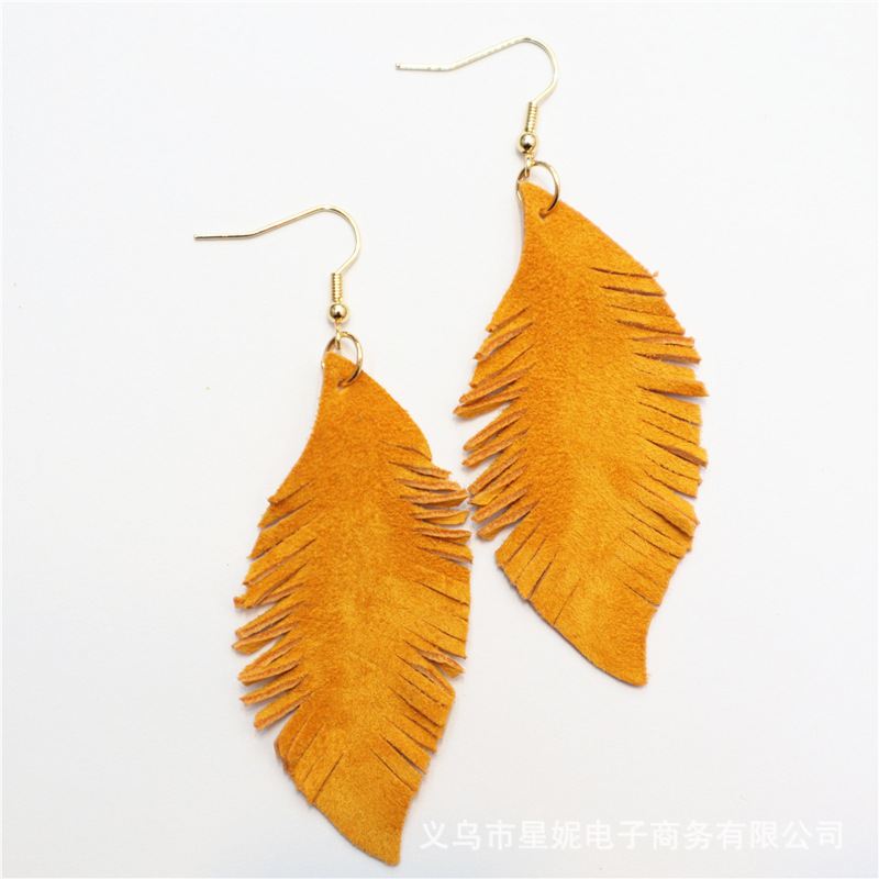 Fashionable and simple feather and sheepskin earrings, European and American style, cross-border e-commerce best-selling earrings manufacturer wholesale supply Specification image