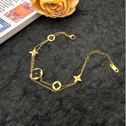 New European and American style niche double-layer four-leaf clover hollowed-out titanium steel bracelet, versatile and exquisite cross-border bestseller, wholesale from the manufacturer details Picture