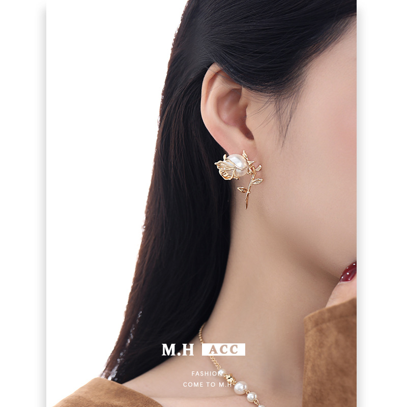 The "Vine Rose" series of earrings are original designs for women, exuding a sense of high-end sophistication. They are unique, exquisite, fashionable and versatile silver needle earrings Specification image