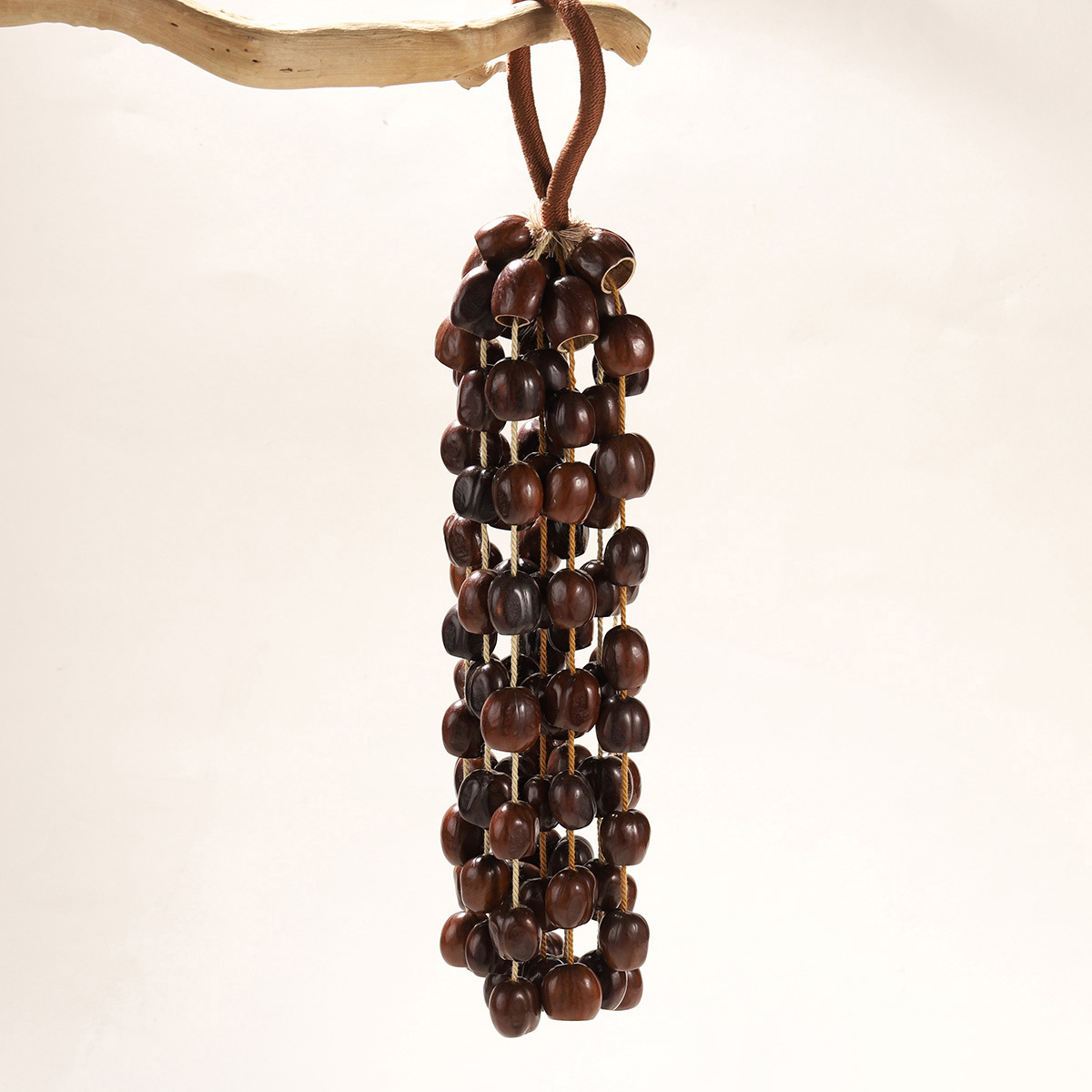 Simple and ancient fruit shell sound beam, natural plant hand-cranked wind chime, handcrafted fruit shell peace bean skewers, therapeutic bedroom decoration hanging ornaments details Picture