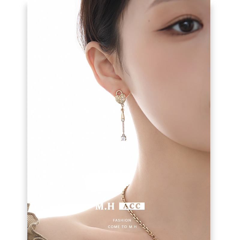 Retro and exquisite gilded key Butterfly series earrings, feminine and high-end, original design 925 silver needle earrings Specification image
