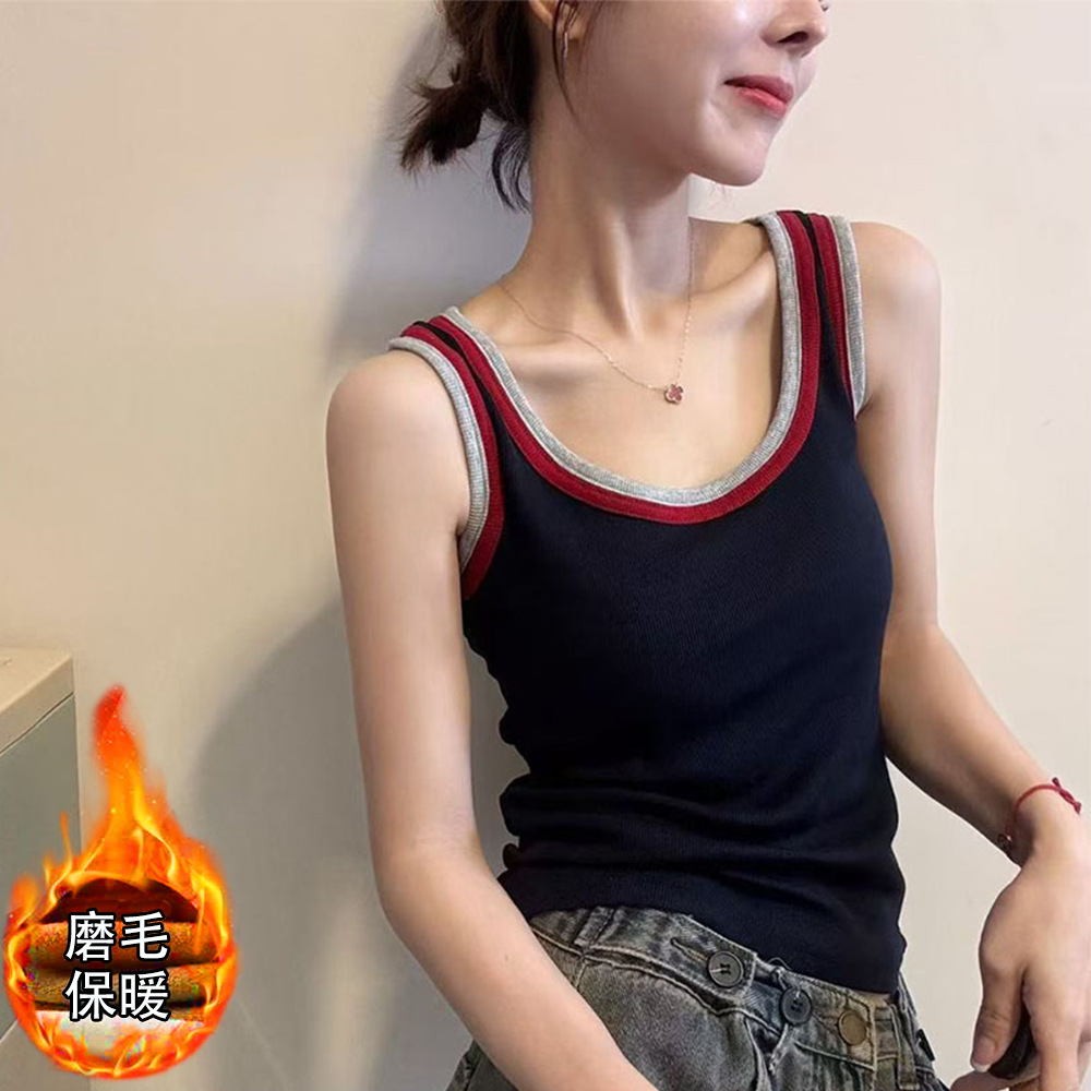 For autumn and winter, wear a Korean-style contrasting color brushed halter top for warmth, a fixed cup strap, a chest pad, and a sleeveless top as a base layer full figure