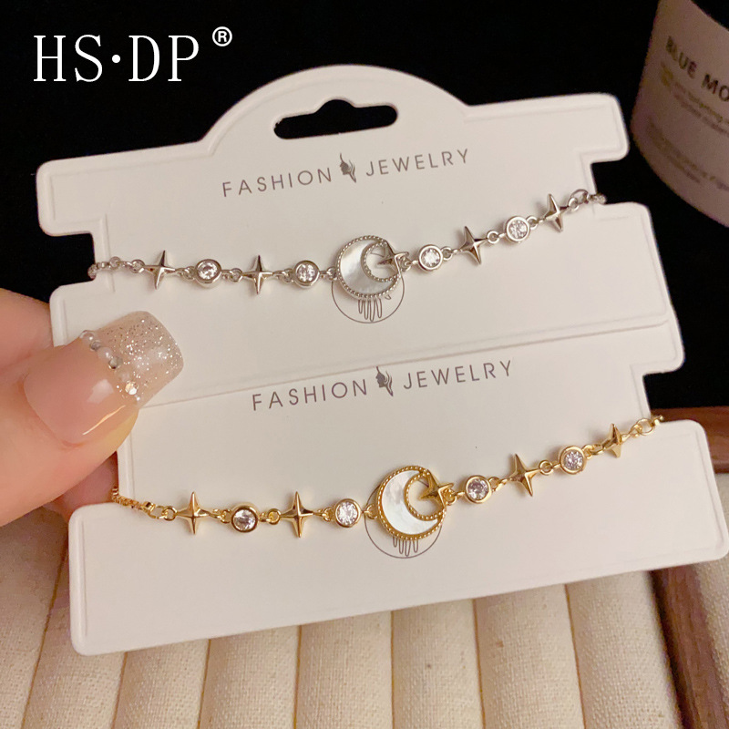 French light luxury, versatile, elegant, simple and fashionable design. Shell moon adjustable pull-out bracelet for women