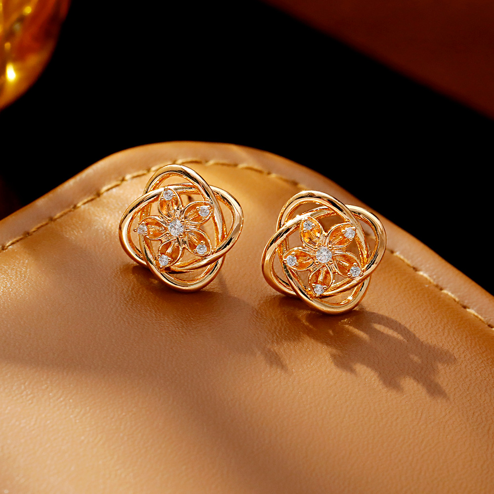 Hyacinth temperamento moda simple pendientes ajardinado delicado incrustado zirconia commuter múltiples orejeras diseño de nicho sentido orejeras para mujeres Application Scenario