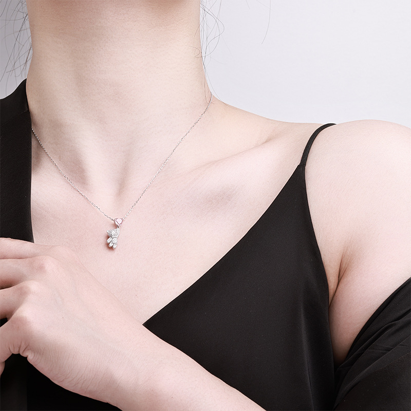 New cross-border best-selling bear necklace for women, violent bear pendant, versatile and high-end, pure silver collarbone chain accessory wholesale