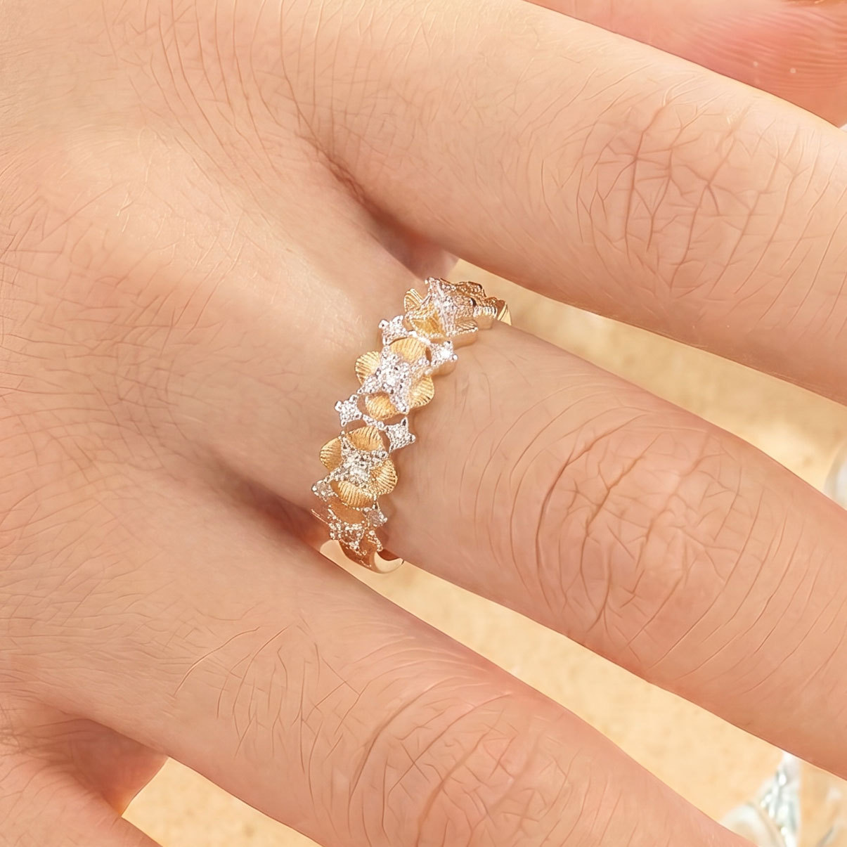 A niche and high-end two-color gold flower open ring, made of copper alloy, real gold electroplated, brushed and zirconium-inlaid adjustable ring full image