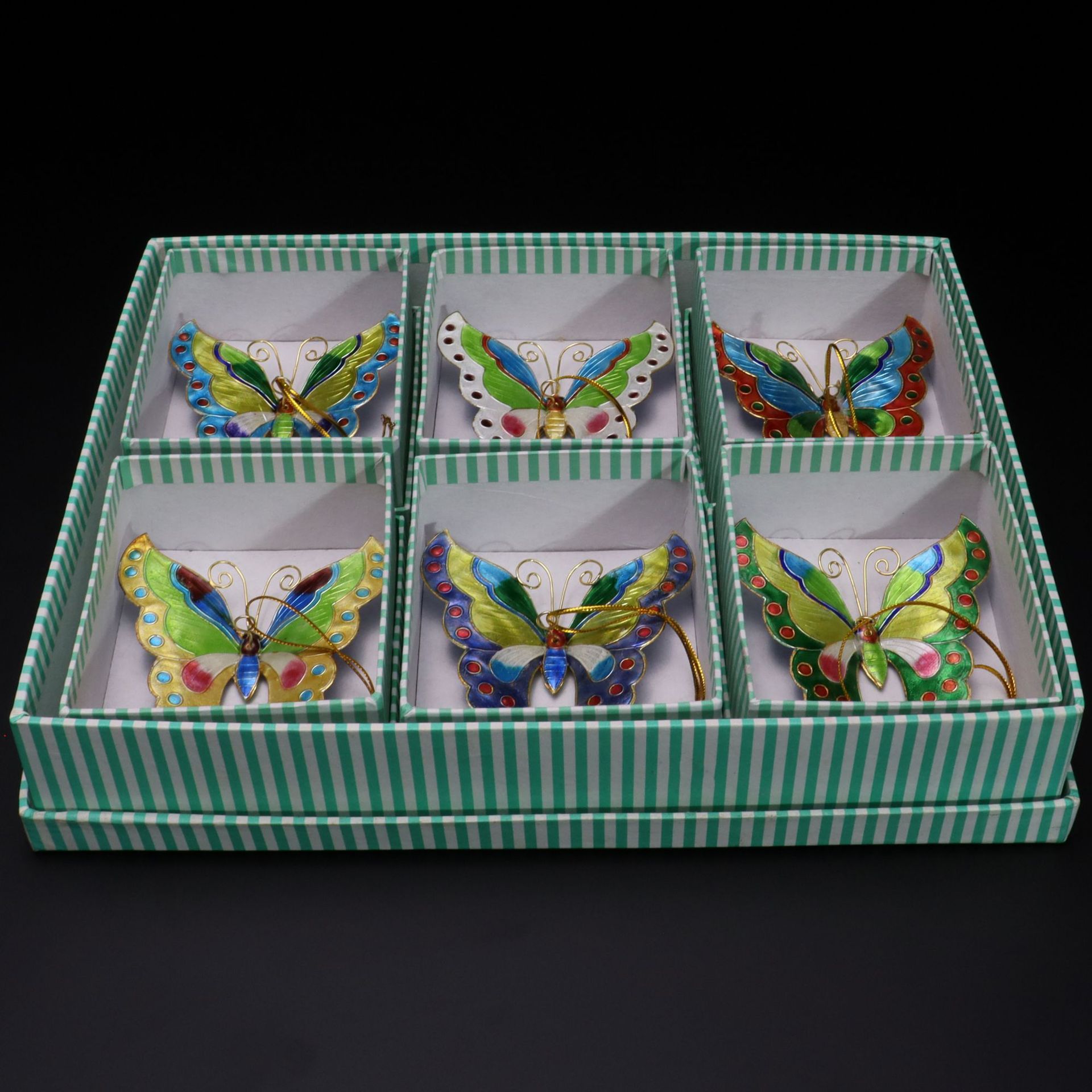 Beijing Cloisonne Christmas decorative pendant, craft cultural gift, mechanism enamel silver-blue flower butterfly Application Scenario