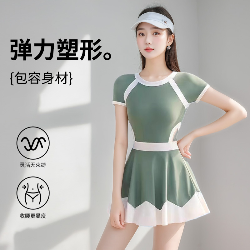 Green one-piece swimsuit models showcase long-sleeved, sexy backless sportswear for women. Summer sun protection fabric 107060 Specification image