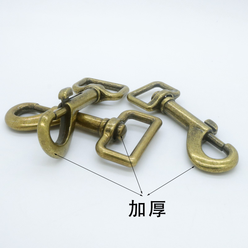Wholesale pet supplies from the manufacturer, including leashes, dog buckles, webbing hooks, zinc alloy shoulder straps, hooks, and hardware accessories Application Scenario