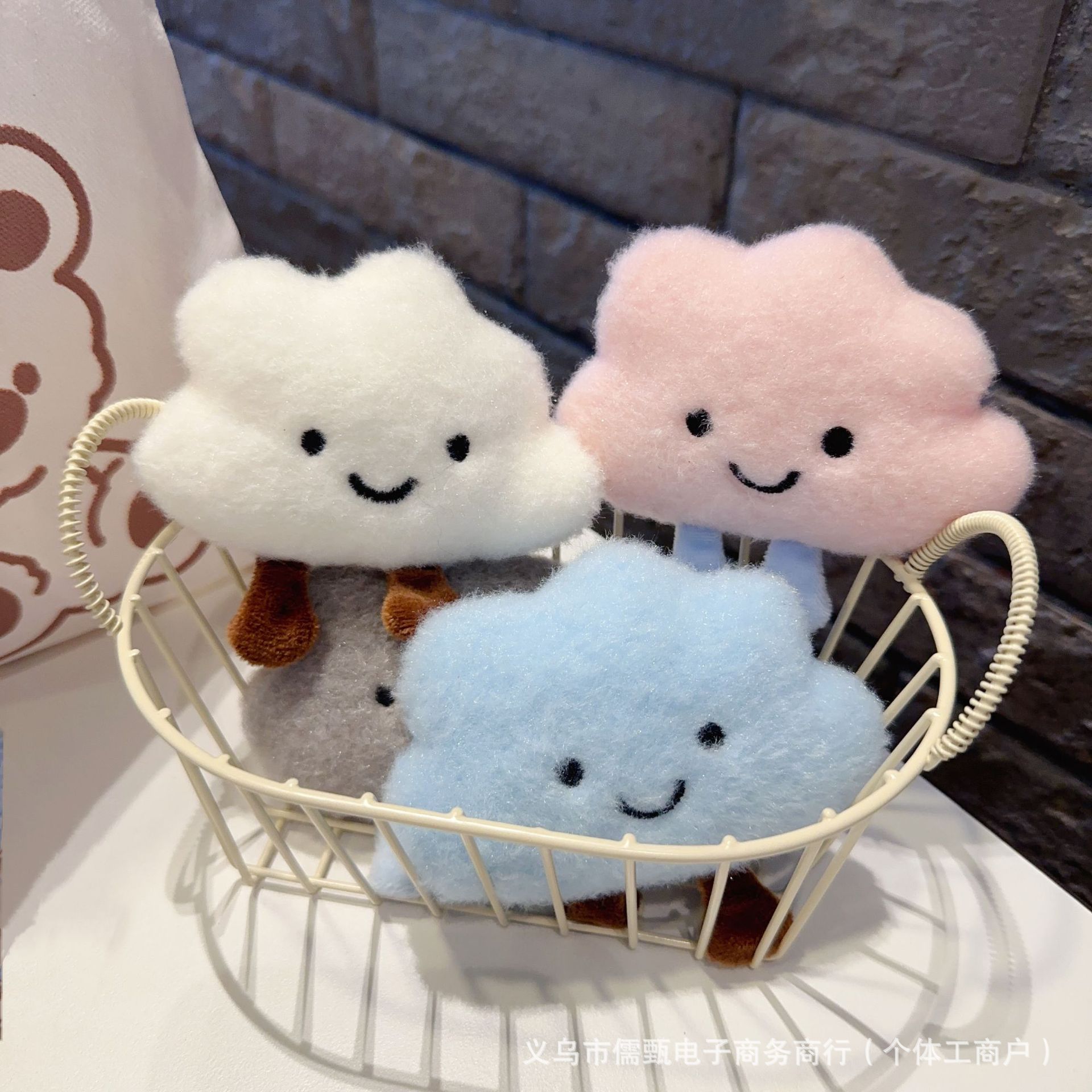 卡通毛绒云朵胸针填充玩偶公仔书包包挂饰品帽子围脖服饰配件辅料细节图