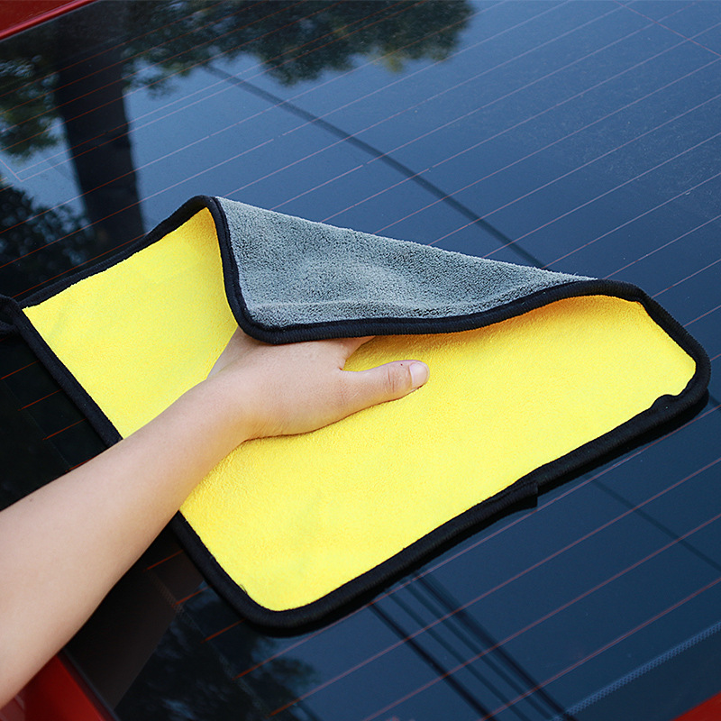 Car wash towel that doesn't shed fibers, large thickened car cleaning cloth, water-absorbing car interior special cloth, glass cleaning cloth Application Scenario