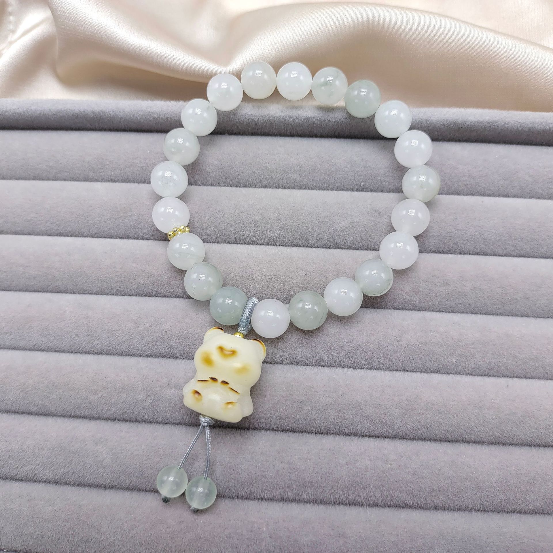 Live streaming supply of Tianshan jadeite bracelet with a high-end design for women Specification image