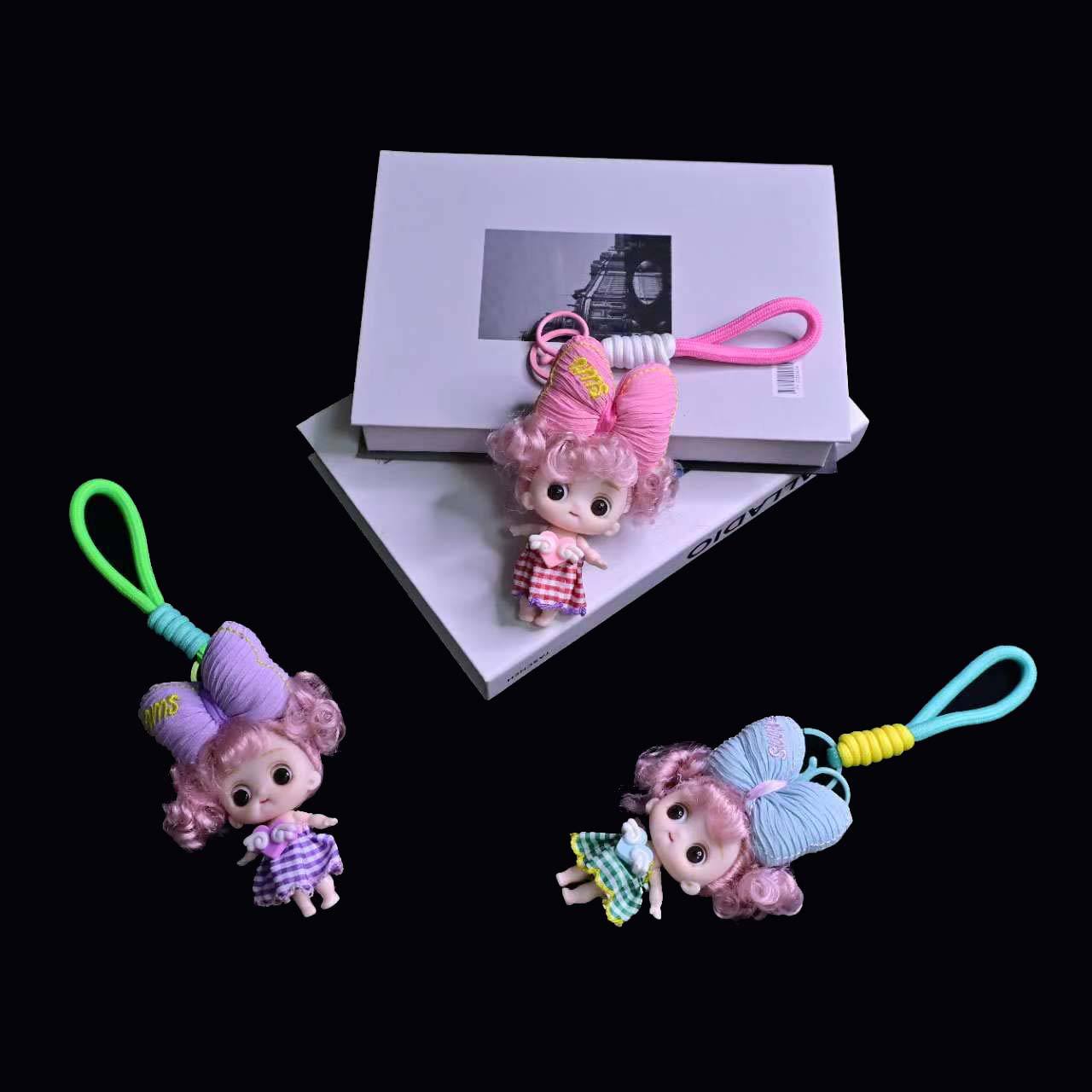 Wholesale of cartoon three-dimensional, cute, big bow top doll pendants, keychains and coin purse pendants Application Scenario