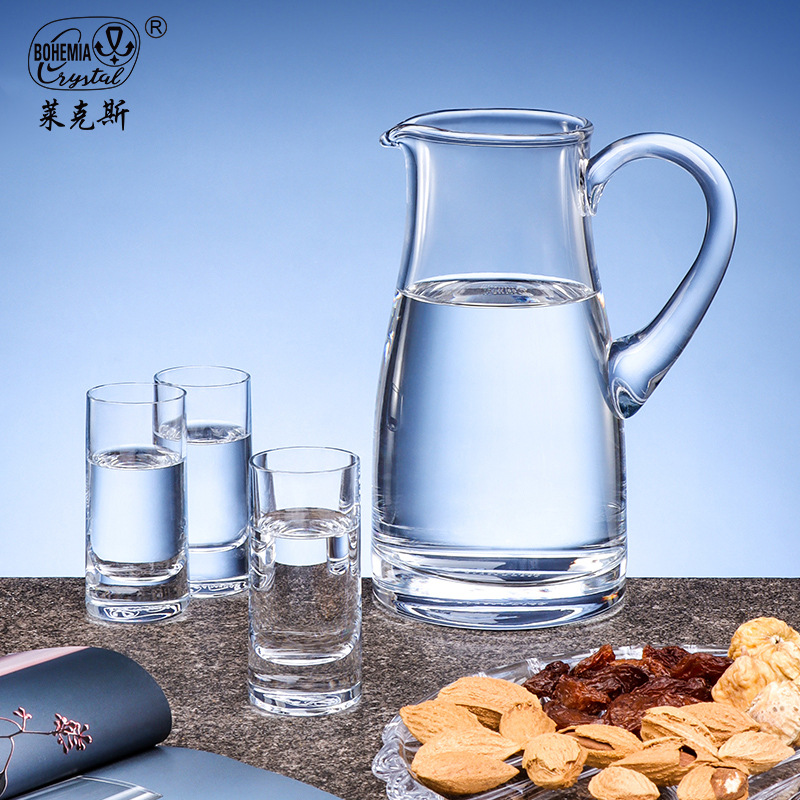 A high-end crystal white wine cup gift box set imported from the Czech Republic, a home one or two-cup graduated wine dispenser, as a gift for elders Specification image