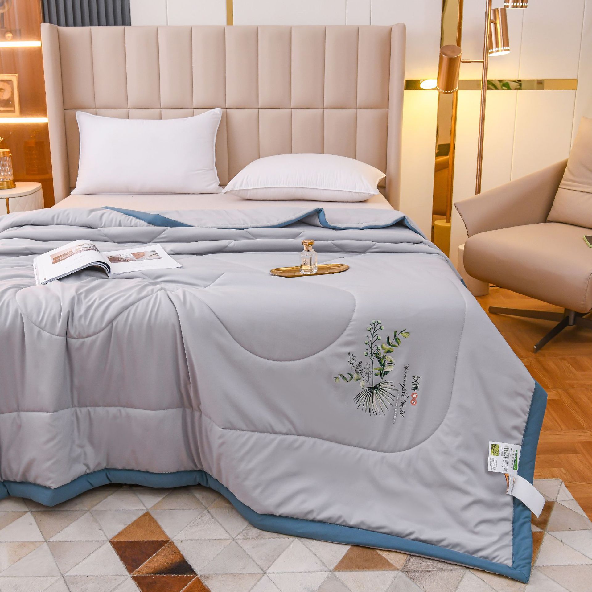 Mugwort fiber summer cooling quilt, summer thin quilt, mugwort mosquito repellent air conditioner quilt. The company will sell gift quilts wholesale full figure