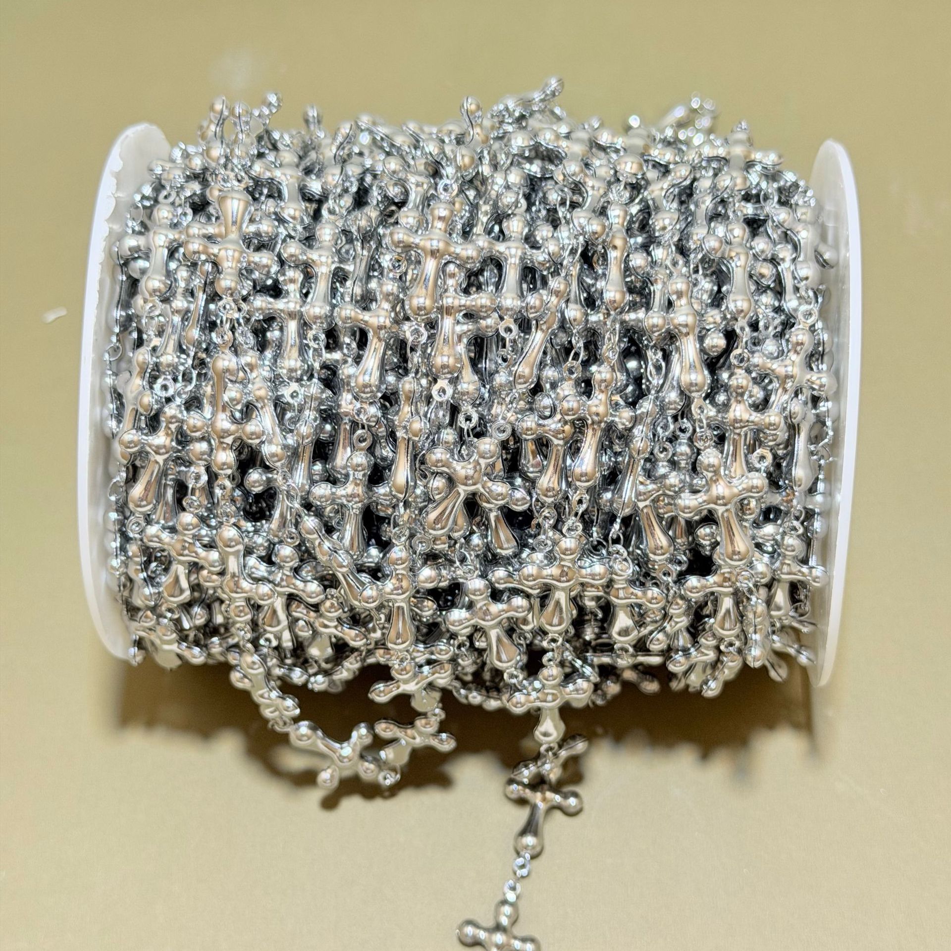Wholesale of retro three-dimensional cross metal chains, DIY trouser chains, clothing decoration chains, handcrafted accessories and semi-finished product chains details Picture