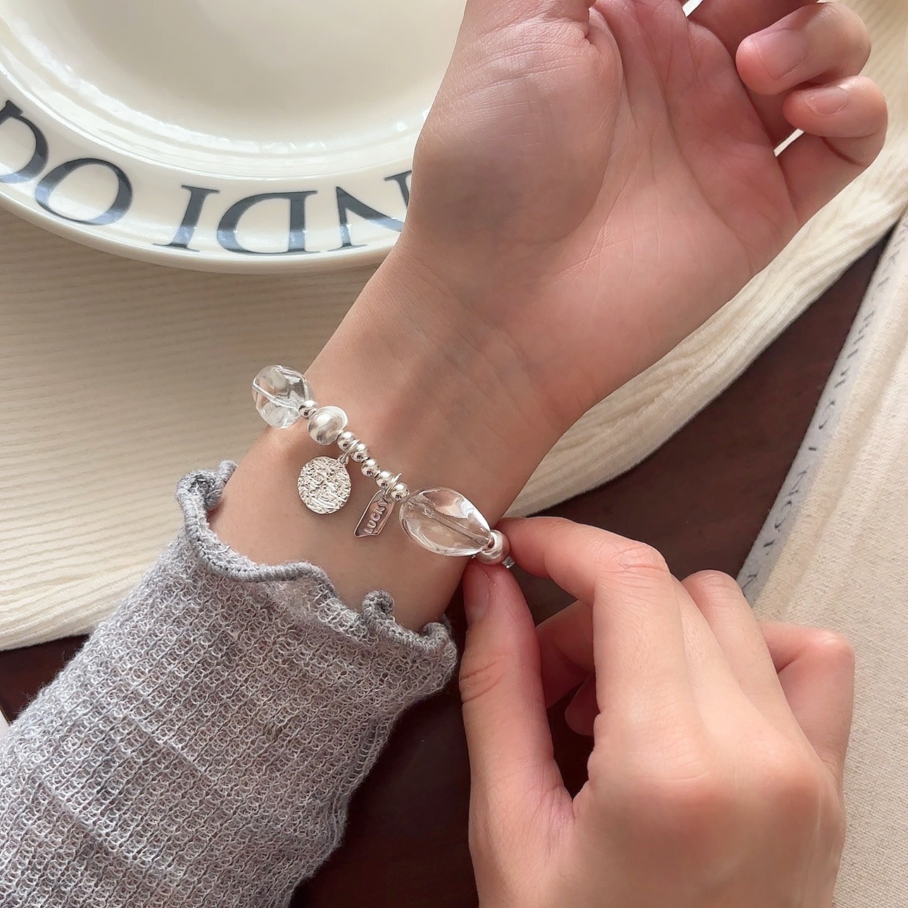 S925 sterling silver white crystal brushed cat's eye round brand bracelet, fashionable INS style elastic rope, niche design women's bracelet Application Scenario