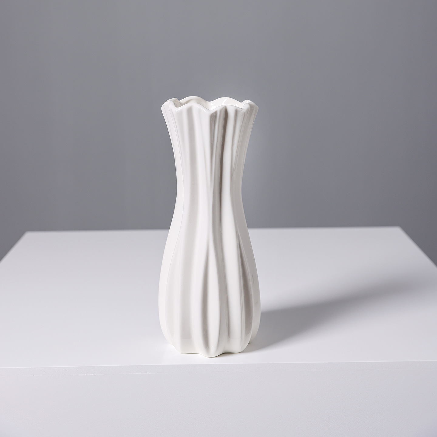 2026 French ins Cream Style Ceramic Vase, high-end and light luxury hotel living room table, artificial flower fresh flower arrangement decorative vase Application Scenario