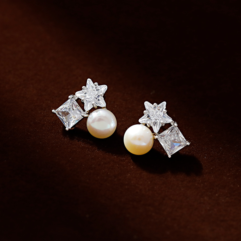 Hyacinth freshwater pearl stud earrings are fashionable, light luxury and super shiny. The five-pointed star zircon earrings have a unique design and will be a bestseller on Douyin in 2025 Specification image