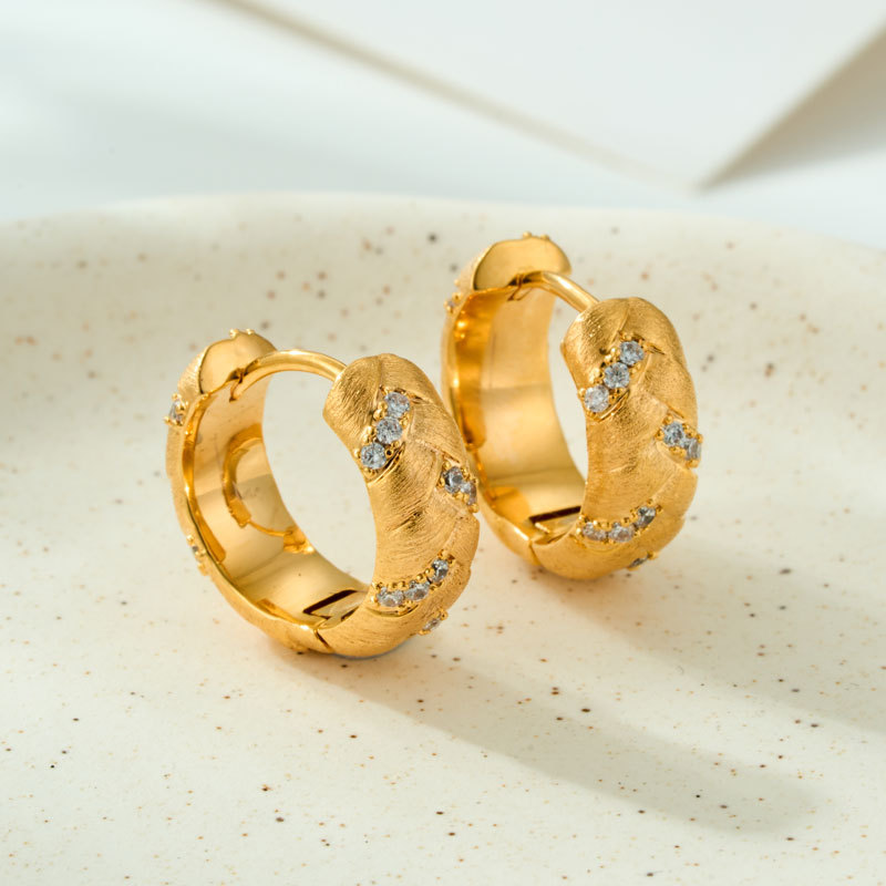 French light luxury diamond-patterned brushed earrings, copper alloy, real gold electroplated, slightly inlaid zircon, high-end earring for women Application Scenario